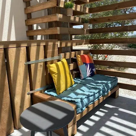 2p Avec Piscine Sur Un Domaine De 3ha Apartment *