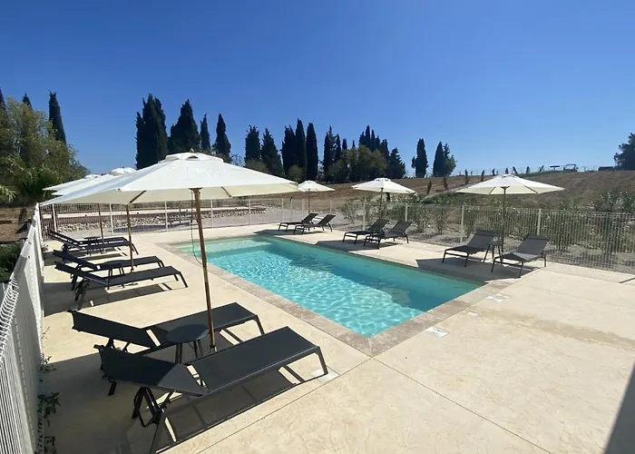 2p Avec Jacuzzi Sur Un Domaine De 3ha Béziers